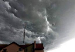 Cod galben de furtuni pentru județul Botoșani: revin ploile şi grindina!