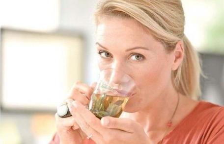 Băutura naturală care alungă migrenele