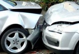 Accident rutier rezultat cu rănirea unui minor după ce un șofer nu s-a asigurat la schimbarea direcției de mers