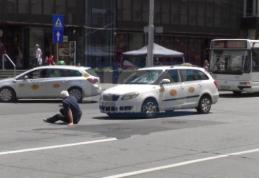 Traversarea străzii s-a dovedit periculoasă pentru un botoșănean care a fost lovit de o mașină