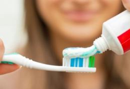 Ce se întâmplă dacă înghiţi pastă de dinţi? Este mai rău decât îţi imaginezi