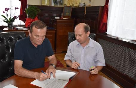 Primăria Dorohoi a semnat contractul pentru proiectul de extindere și modernizare a sistemului de iluminat
