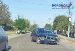 Accident în Dorohoi! Autoturisme avariate după un viraj imprudent - FOTO