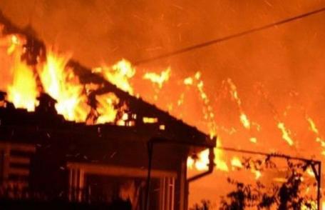 Un bărbat din județul Botoșani a dat foc la casă după o ceartă cu unchiul său!
