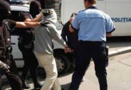 RAZIE a poliţiştilor botoșăneni: Doi minori „luaţi pe sus” de oamenii legii