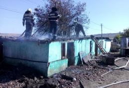 Incendiu izbucnit la o casă din Dimăcheni! Pompierii dorohoieni au intervenit pentru stingere