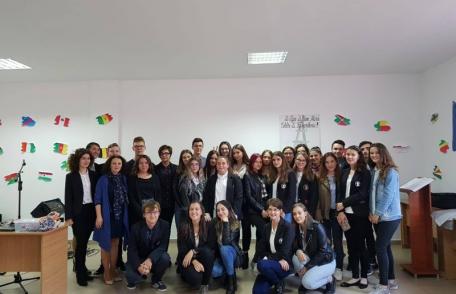 Parteneriat pentru educație de calitate - Liceul „Regina Maria” și Gimnaziul „Mihail Kogălniceanu” Dorohoi - FOTO
