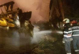 Incendiu uriaș la Carasa! Pompierii dorohoieni luptă de peste șase ore cu focul - FOTO