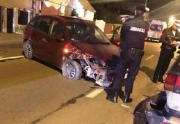 O șoferiță beată a scăpat mașina de sub control provocând un accident în care a distrus trei mașini - FOTO