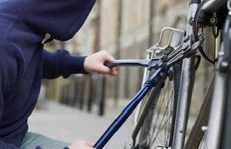Tânăr din Botoșani suspectat că a furat o bicicletă
