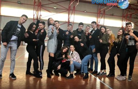 Emoții și perseverență în pregătirea Balului Bobocilor 2018 la Colegiul Național „Grigore Ghica” Dorohoi - FOTO