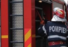 Casă din Loturi Enescu cuprinsă de flăcări! Pompierii dorohoieni au intervenit pentru stingere
