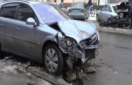 ACCIDENT: Autoturism parcat regulamentar lovit de un șofer care circula în stare de ebrietate