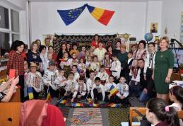 „Micii românași” șezătoare tradițională prezentată de elevii clasei I „Step by Step” de la Școala „Al. I. Cuza” Dorohoi - FOTO