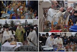 Boboteaza - Ziua când se sfințesc apele: Sute de credincioși din Dorohoi au primit agheasma mare - FOTO