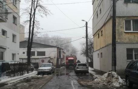 Incendiu la un apartament din Botoșani. O fată de 14 ani era să ardă de vie în timp ce dormea - FOTO