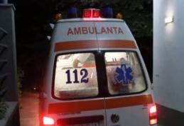 Alertă într-o comună din județul Botoșani! Șase copii ai unei familii luați cu ambulanțele la spital