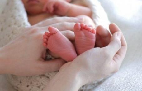 Cursuri obligatorii pentru părinți. Fără ele, nou-născutul nu va putea fi scos din maternitate