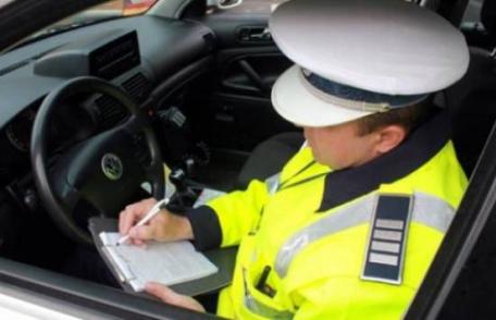Tânăr fără permis auto, prins de polițiști la volanul unui vehicul neînmatriculat