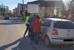 Conducătoarele auto din Botoșani amendate cu mărţişoare - FOTO