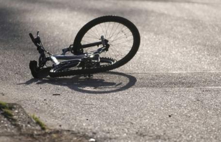 Biciclist din Dorohoi ajuns la spital după ce a căzut pe carosabil