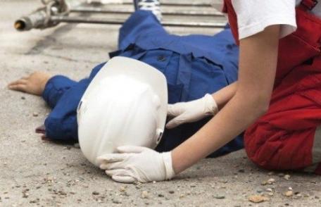 Accident de muncă în Botoșani. Un muncitor a căzut în gol de pe o schelă!
