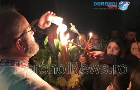 Slujba de Înviere: Fericire pe chipul credincioșilor din Dorohoi și împrejurimi adusă de Lumina Sfântă – FOTO