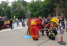 „1 Iunie în siguranță alături de pompierii botoșăneni!” – Activitate interactivă pentru copii - FOTO