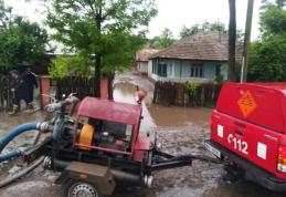 Ploile torențiale au făcut prăpăd în județul Botoșani: Case inundate, drumuri acoperite de ape și culturi distruse - FOTO
