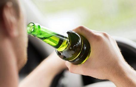 Dosar penal pentru un bărbat care s-a urcat la volan deși consumase alcool