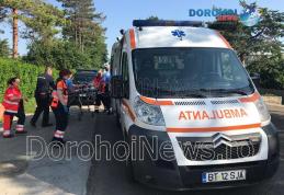 Femeie din Dorohoi salvată de jandarmi după ce poarta de la intrarea în curte a căzut peste ea - FOTO