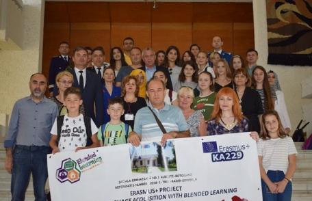 Cadre didactice şi elevi turci şi letoni, în vizită la Palatul Administrativ - FOTO