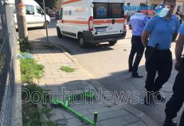 Accident la Dorohoi! Copil lovit de o mașină după ce a traversat strada pe trotinetă - FOTO
