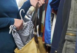 Două tinere din Botoșani cercetate de poliţişti după ce au furat haine dintr-un magazin