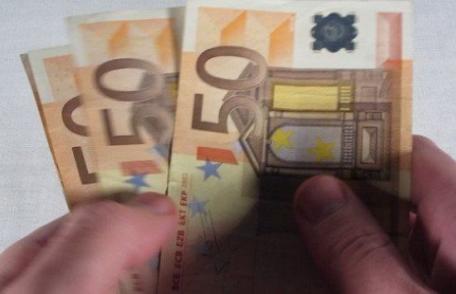 Alertă la o casă de schimb valutar din Botoșani. Un bărbat a încercat să schimbe bani falși