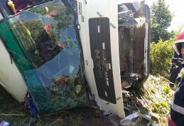 ACCIDENT! Camion încărcat cu bitum răsturnat între localitățile Stânca și Havârna - FOTO