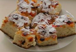 Prăjitură cu cubulețe din caise sau fructe şi aluat delicios de unt