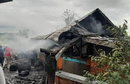 Incendiu într-o gospodărie din Ungureni! Pompierii din Dorohoi și Botoșani solicitați în sprijin - FOTO