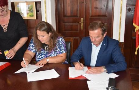 Primăria Dorohoi: Au fost semnate zece contracte subvenție în cadrul Concursului de planuri de afaceri Business Start Dorohoi - FOTO