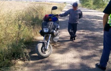 Depistat în trafic Poliţiştii de frontieră din Dorohoi, fără permis şi cu mopedul neînregistrat