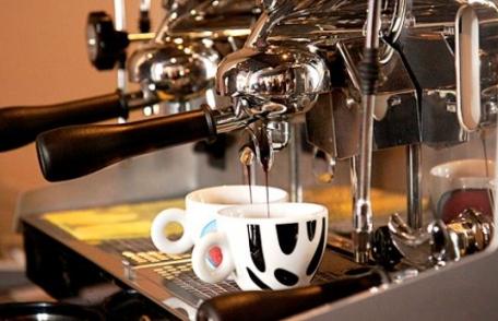 Avertisment pentru cei care beau cafea, espressorul este locul unde se adună cei mai mulţi microbi. Ce au descoperit specialiștii