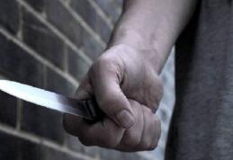 Tânăr reţinut după ce a urmărit două fete apoi a scos două cuţite cu care a ameninţat un minor de 17 ani
