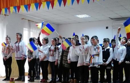ZIUA NAŢIONALĂ sărbătorită la Şcolile Rediu, Rădăuţi-Prut şi Miorcani - FOTO
