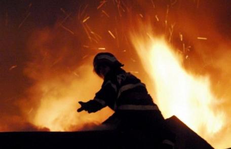 Misiune dificilă pentru pompierii dorohoieni! Femeie decedată într-un incendiu la Vârfu Câmpului