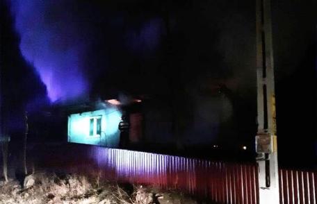 Tragedie la Păltiniș! Un bărbat de 45 de ani a decedat în incendiu care i-a cuprins casa
