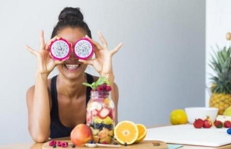Alimente și vitamine care te fac să arăți mai tânără