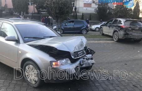 Carambol cu trei mașini pe Bulevardul Victoriei din Dorohoi. Două persoane au fost rănite – FOTO