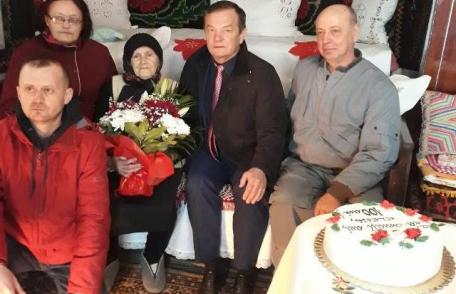 „Cetățean centenar” din Dorohoi sărbătorit de rude și autorități - FOTO