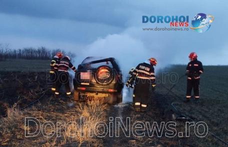 Mașină distrusă de foc la Brăești! Pompierii dorohoieni au intervenit pentru stingere - FOTO