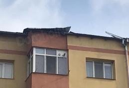 Vijelia face ravagii. Vântul a luat pe sus acoperișurile unor blocuri din Dorohoi și Botoșani